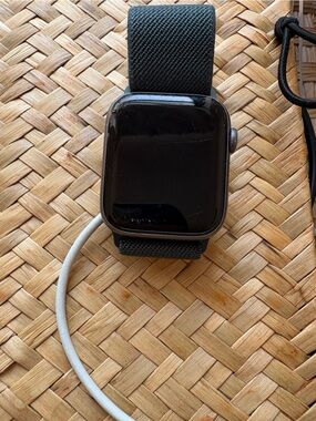 Apple Watch Series 4 - Aluminim 44mm.